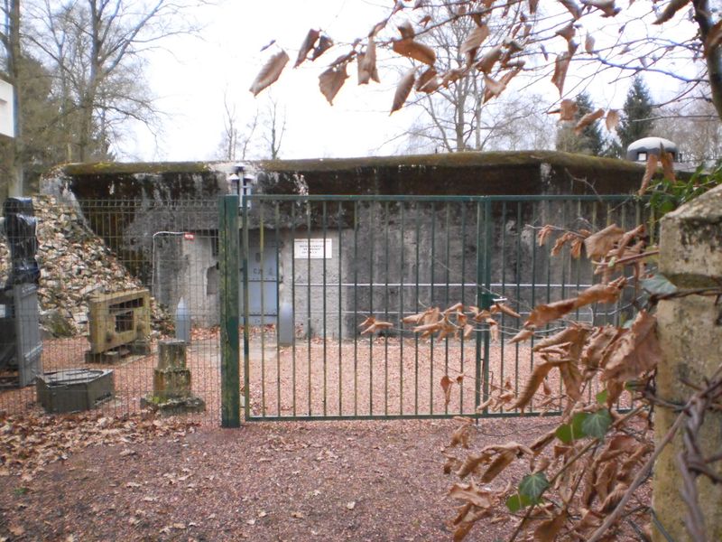 Fichier:Saint Amand les Eaux-Casemate du Mont des Bruyères.JPG