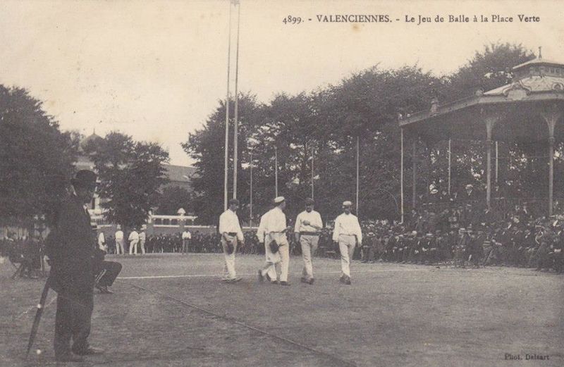 Fichier:Valenciennes-Place Verte-Jeu de balle.jpg