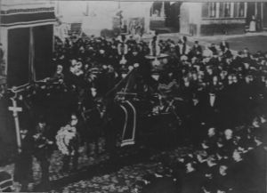 Roeulx-1920-Catastrophe-Enterrement.jpg