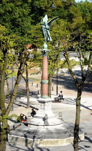 Fichier:Crauk-Colonne de la Defense.jpg