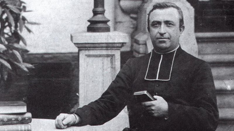 Fichier:Main-Abbe Delbecque-VDN.jpg