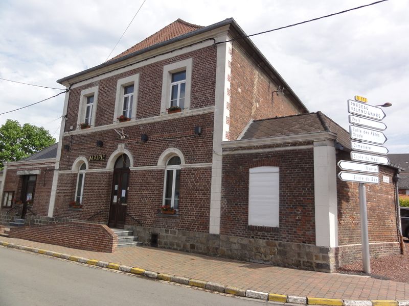 Fichier:Mairie de Maresches.jpg